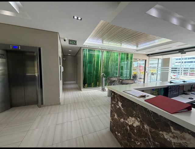 472M² BUILDING TO LET IN CLAREMONT